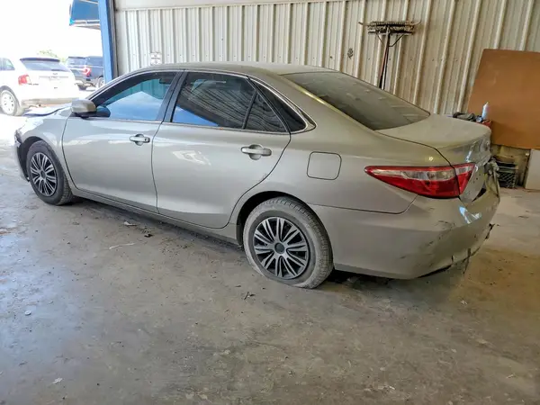 4T1BF1FK2GU533519 2016 TOYOTA CAMRY - Image 2