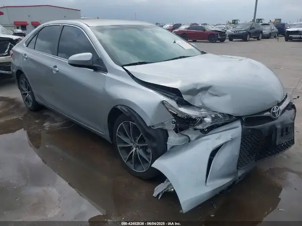 4T1BF1FK2GU537330 2016 TOYOTA CAMRY - Image 1