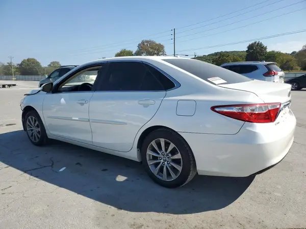 4T1BF1FK2GU539093 2016 TOYOTA CAMRY - Image 2