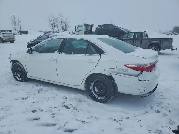 4T1BF1FK2GU539451 2016 TOYOTA CAMRY - Image 2