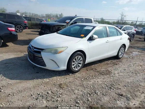 4T1BF1FK2GU540213 2016 TOYOTA CAMRY - Image 2
