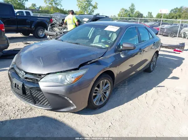 4T1BF1FK2GU545332 2016 TOYOTA CAMRY - Image 2