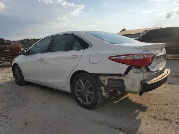 4T1BF1FK2GU548926 2016 TOYOTA CAMRY - Image 2