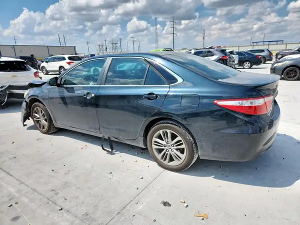 4T1BF1FK2GU551082 2016 TOYOTA CAMRY - Image 2