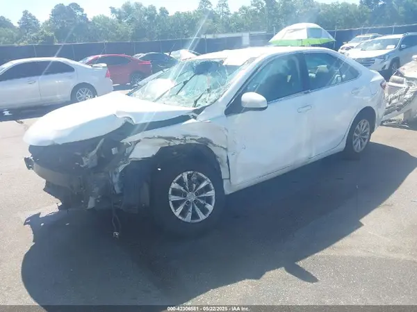 4T1BF1FK2GU551597 2016 TOYOTA CAMRY - Image 2