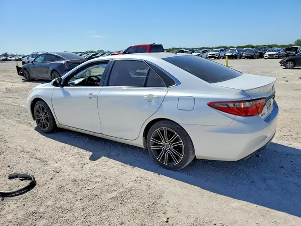 4T1BF1FK2GU554399 2016 TOYOTA CAMRY - Image 2