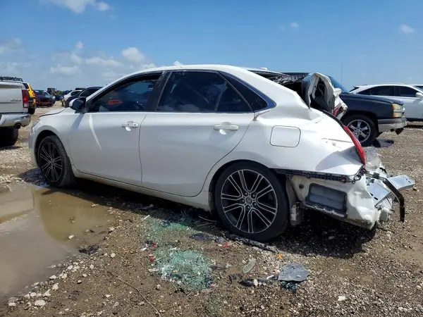 4T1BF1FK2GU555956 2016 TOYOTA CAMRY - Image 2