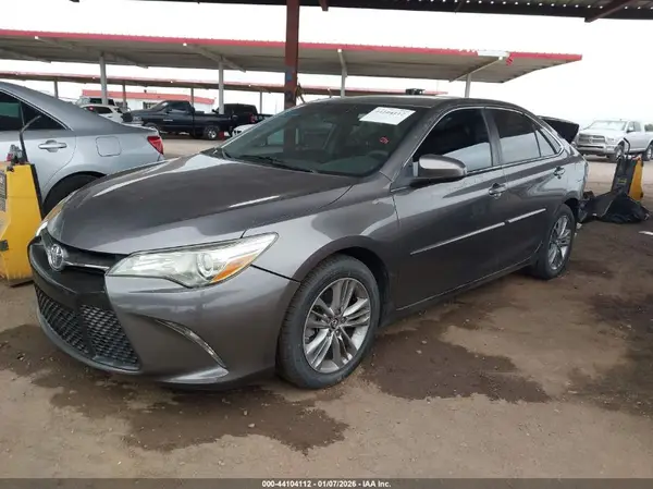 4T1BF1FK2GU558162 2016 TOYOTA CAMRY - Image 2