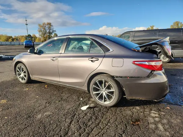 4T1BF1FK2GU558842 2016 TOYOTA CAMRY - Image 2