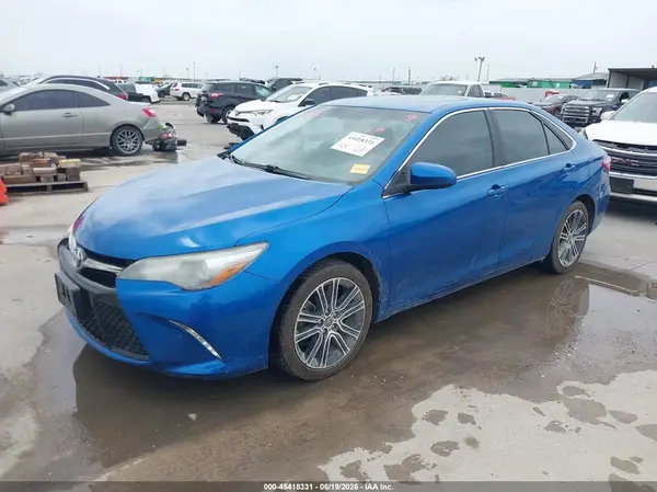 4T1BF1FK2GU560770 2016 TOYOTA CAMRY - Image 2