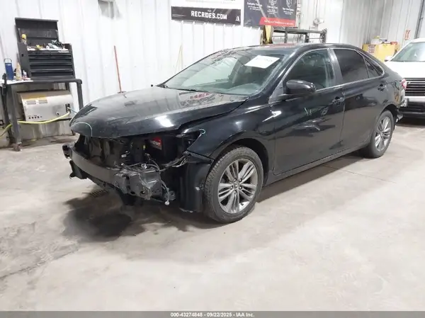4T1BF1FK2GU561773 2016 TOYOTA CAMRY - Image 2