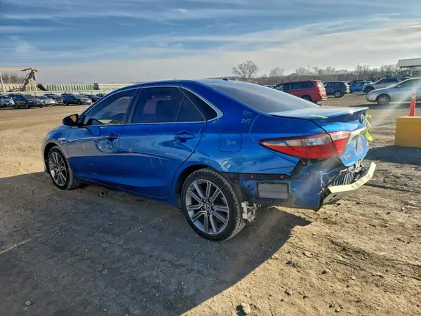 4T1BF1FK2GU562423 2016 TOYOTA CAMRY - Image 2