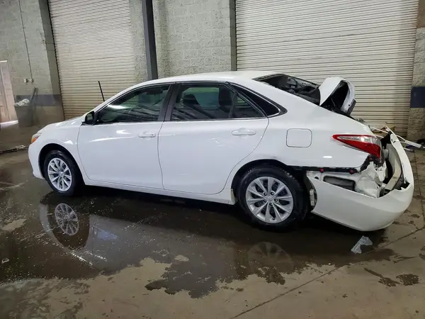 4T1BF1FK2GU563555 2016 TOYOTA CAMRY - Image 2