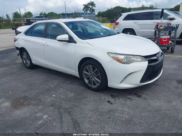 4T1BF1FK2GU564799 2016 TOYOTA CAMRY - Image 1