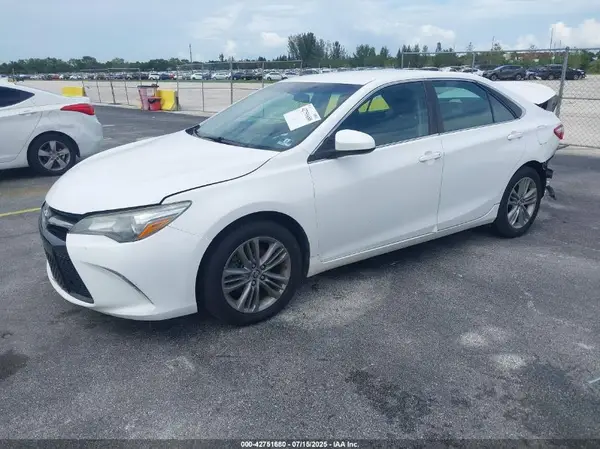 4T1BF1FK2GU564799 2016 TOYOTA CAMRY - Image 2