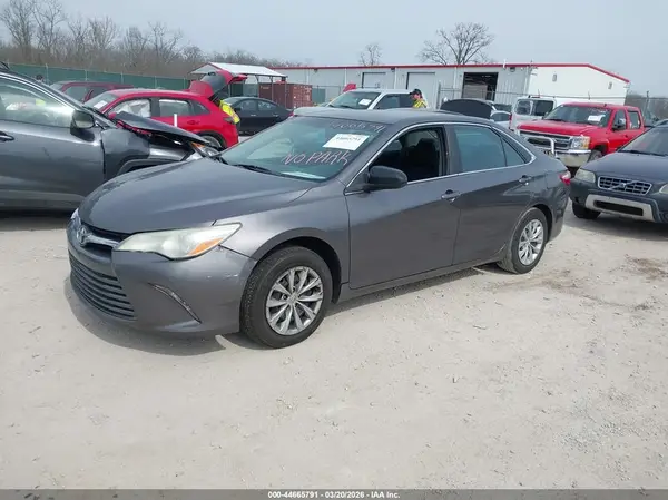 4T1BF1FK2GU565998 2016 TOYOTA CAMRY - Image 2