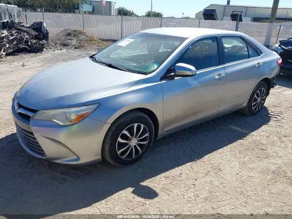 4T1BF1FK2GU566102 2016 TOYOTA CAMRY - Image 2