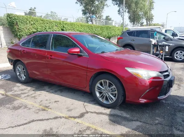 4T1BF1FK2GU569355 2016 TOYOTA CAMRY - Image 1