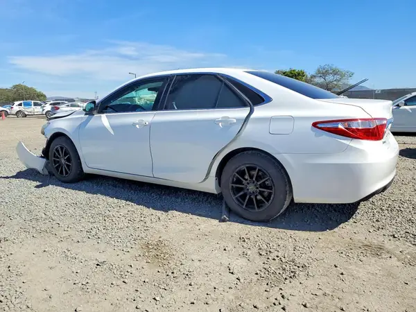 4T1BF1FK2GU571915 2016 TOYOTA CAMRY - Image 2