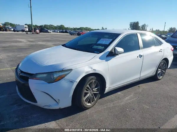 4T1BF1FK2GU573504 2016 TOYOTA CAMRY - Image 2