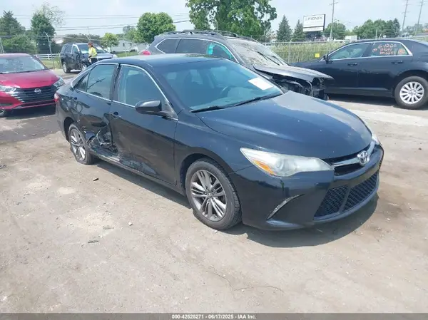 4T1BF1FK2GU574801 2016 TOYOTA CAMRY - Image 1