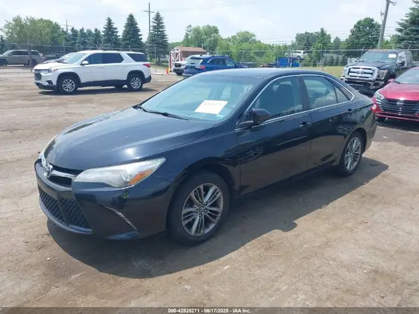 4T1BF1FK2GU574801 2016 TOYOTA CAMRY - Image 2