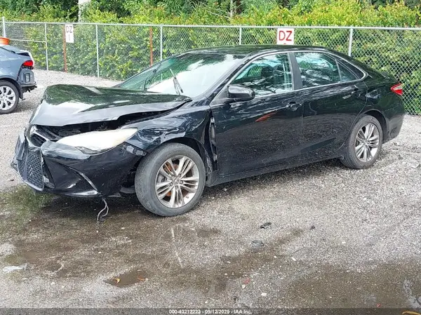 4T1BF1FK2GU575091 2016 TOYOTA CAMRY - Image 2