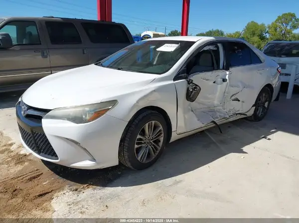 4T1BF1FK2GU575656 2016 TOYOTA CAMRY - Image 2