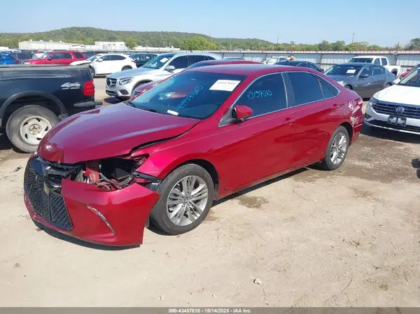 4T1BF1FK2GU575902 2016 TOYOTA CAMRY - Image 2