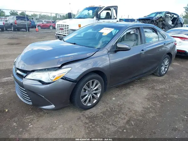 4T1BF1FK2GU575950 2016 TOYOTA CAMRY - Image 2