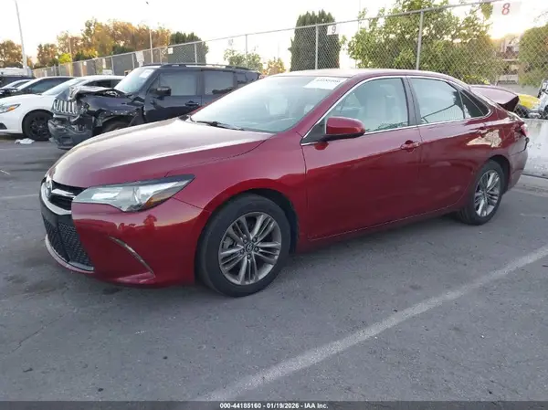 4T1BF1FK2GU576905 2016 TOYOTA CAMRY - Image 2