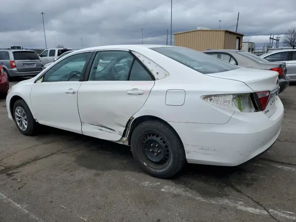 4T1BF1FK2GU577603 2016 TOYOTA CAMRY - Image 2