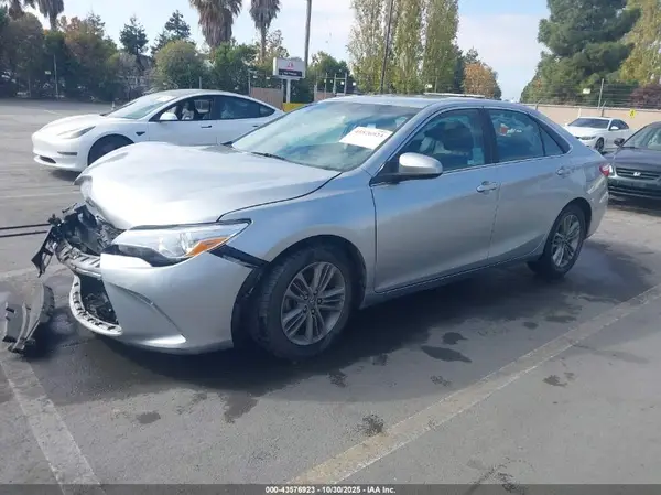 4T1BF1FK2GU578041 2016 TOYOTA CAMRY - Image 2
