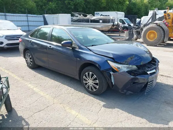 4T1BF1FK2GU578329 2016 TOYOTA CAMRY - Image 1