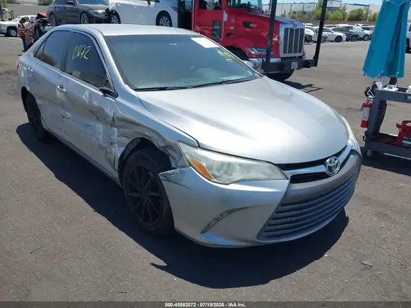 4T1BF1FK2GU579805 2016 TOYOTA CAMRY - Image 1