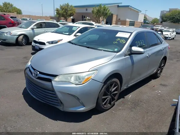 4T1BF1FK2GU579805 2016 TOYOTA CAMRY - Image 2