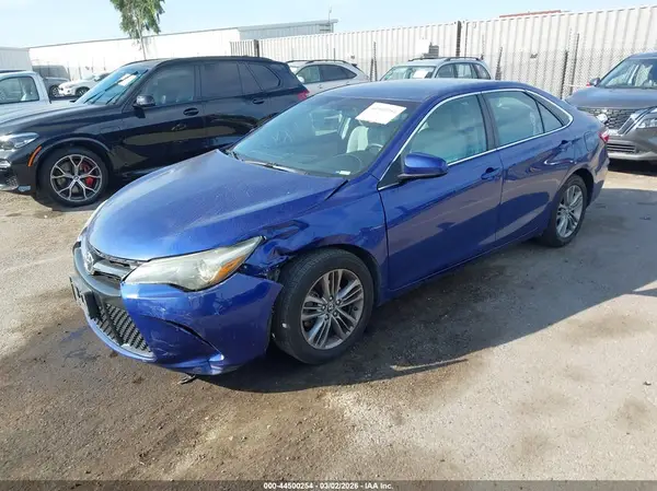 4T1BF1FK2GU582431 2016 TOYOTA CAMRY - Image 2