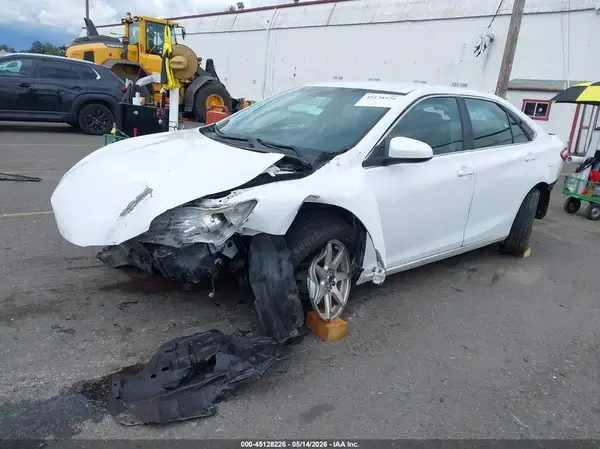 4T1BF1FK2GU584051 2016 TOYOTA CAMRY - Image 2