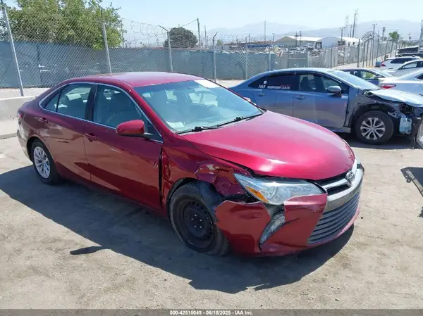 4T1BF1FK2GU584342 2016 TOYOTA CAMRY - Image 1