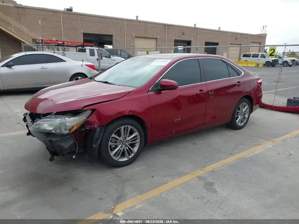 4T1BF1FK2GU584406 2016 TOYOTA CAMRY - Image 2