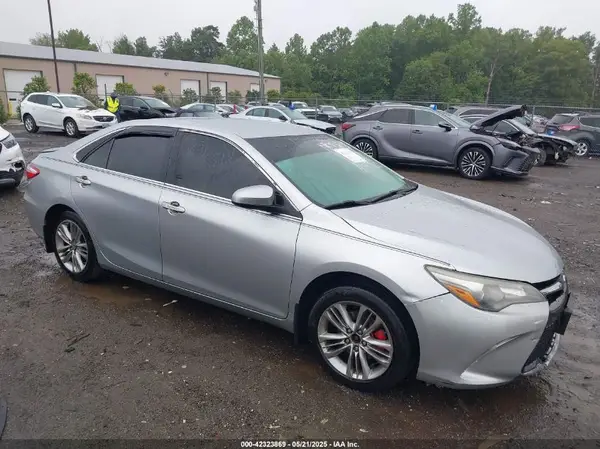 4T1BF1FK2GU584728 2016 TOYOTA CAMRY - Image 1