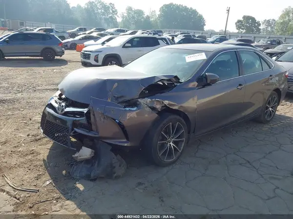 4T1BF1FK2GU585409 2016 TOYOTA CAMRY - Image 2