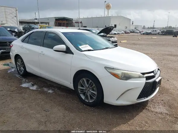 4T1BF1FK2GU586284 2016 TOYOTA CAMRY - Image 1