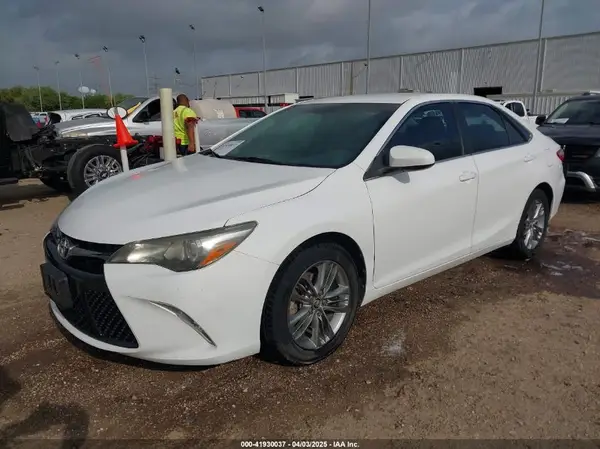 4T1BF1FK2GU586284 2016 TOYOTA CAMRY - Image 2
