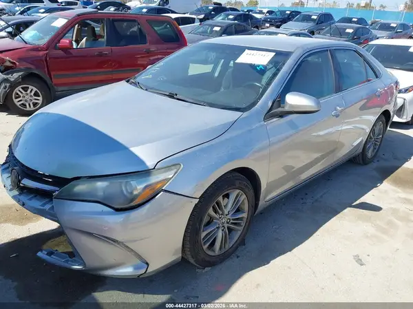 4T1BF1FK2GU590738 2016 TOYOTA CAMRY - Image 2