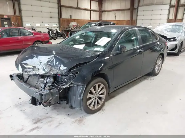 4T1BF1FK2GU592750 2016 TOYOTA CAMRY - Image 2