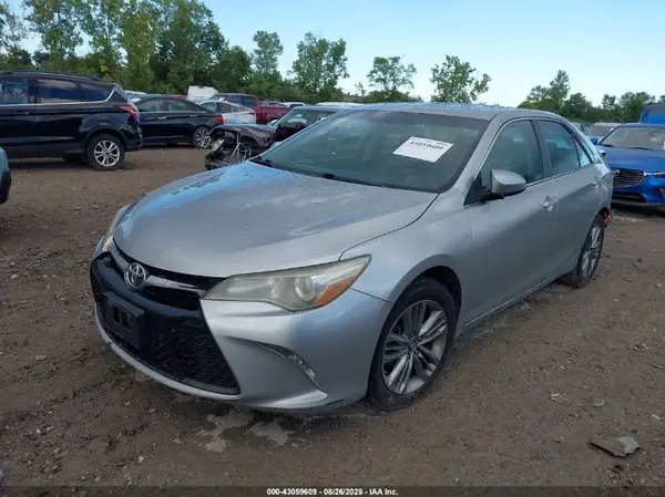 4T1BF1FK2GU593882 2016 TOYOTA CAMRY - Image 2