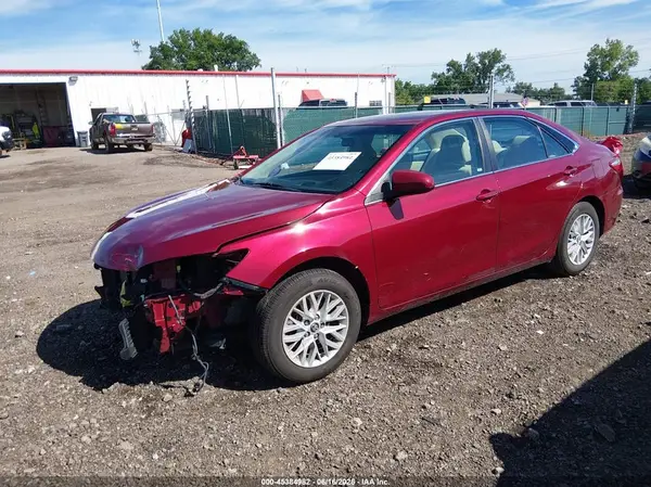 4T1BF1FK2GU598161 2016 TOYOTA CAMRY - Image 2