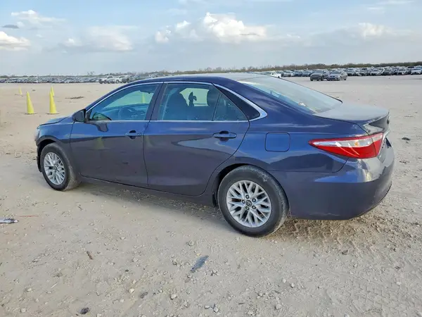 4T1BF1FK2GU599682 2016 TOYOTA CAMRY - Image 2
