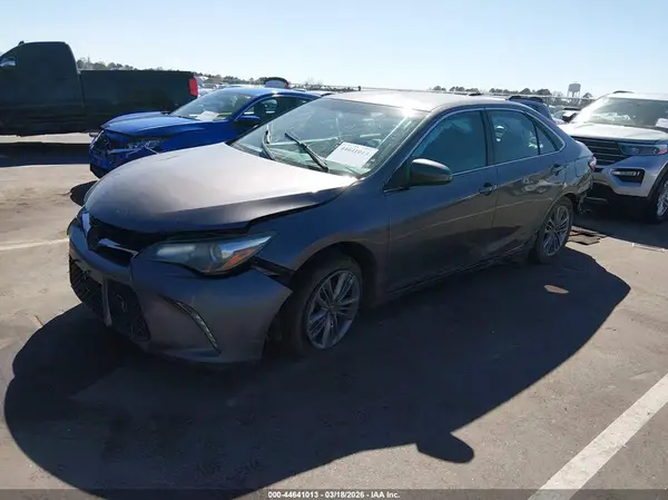 4T1BF1FK2GU600944 2016 TOYOTA CAMRY - Image 2